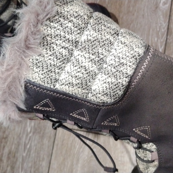 The North Face gray suede boots with soft purple accents. Size 6 - Picture 11 of 14